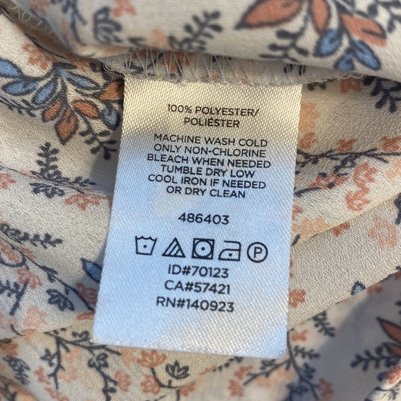 LOFT floral flutter-sleeved top size S - Picture 3 of 4
